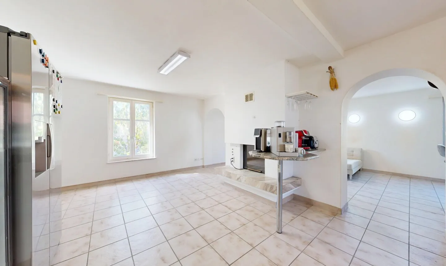 Charmantes 5.5 Zimmer Einfamilienhaus mit zusätzlichen Räumlichkeiten - Foto 4 von 11