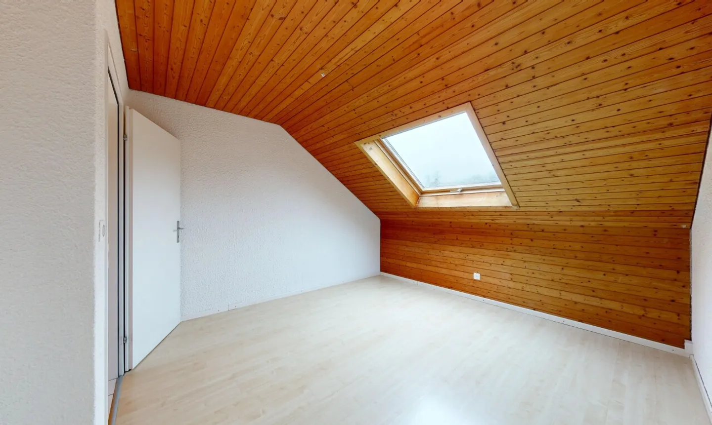 Attico con vista panoramica, camino e soffitta ampliabile - Foto 5 di 11