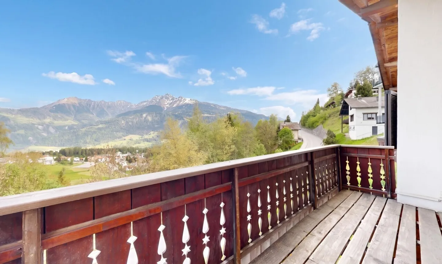 Charmantes Chalet mit Bergsicht und Ausbaupotenzial in Laax - Photo 8 sur 11