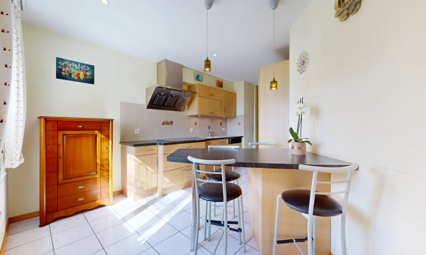 Geräumige, helle Wohnung mit atemberaubendem Seeblick! - Foto 3 von 13