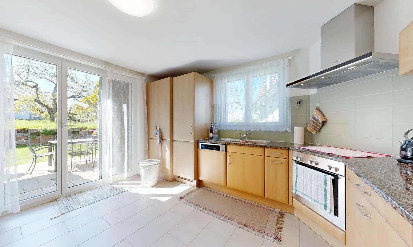 Maison individuelle spacieuse de 5,5 pièces dans un emplacement idyllique - Photo 5 sur 11