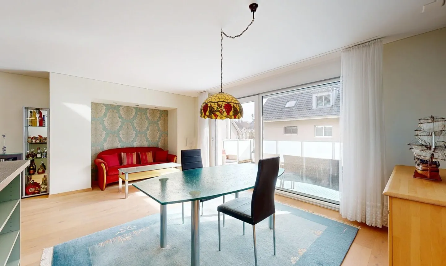 Bright 4.5-room apartment with large south-facing terrace - Photo 3 of 11