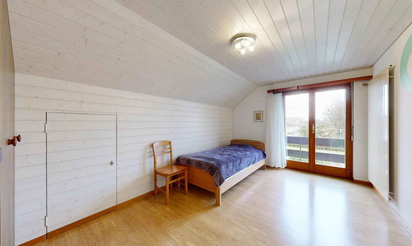 Quiet detached house with large plot and potential - Photo 8 of 11