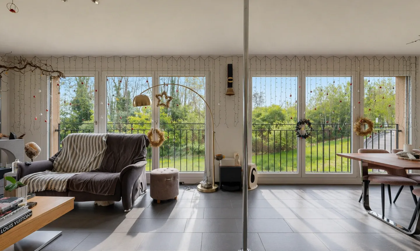 Stylish Maisonette Apartment - Photo 4 of 11