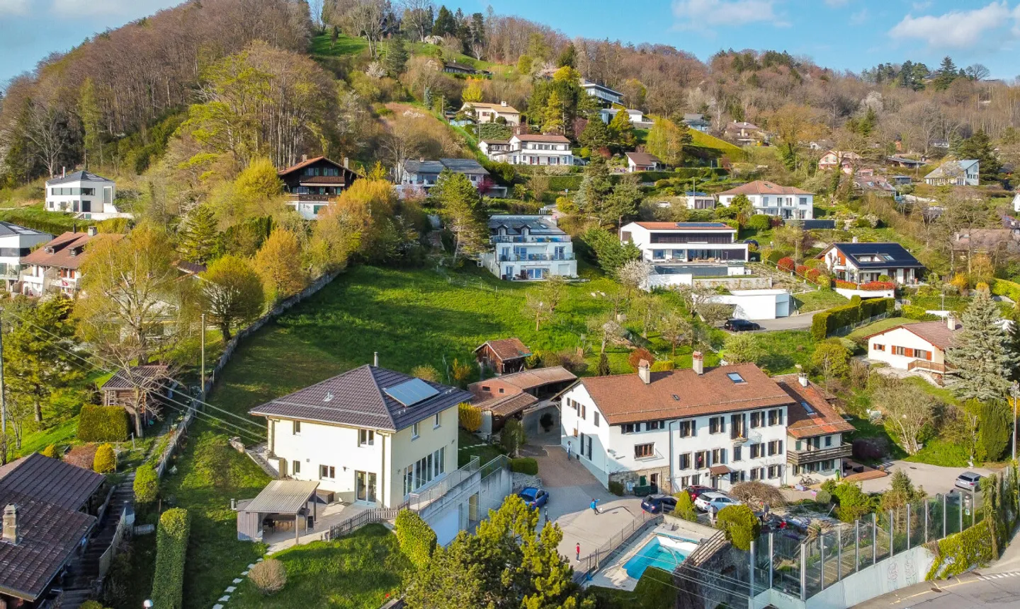Terreno edificabile con vista panoramica sul lago e sulle Alpi - Foto 12 di 13