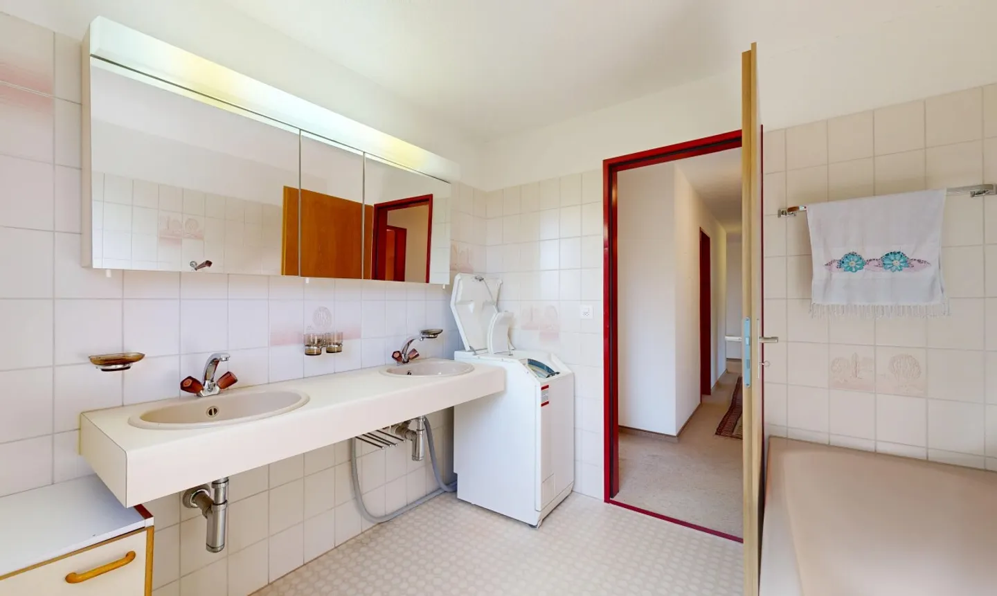 Spacieux appartement de 5 pièces sur deux niveaux, lumineux et calme - Photo 8 of 11