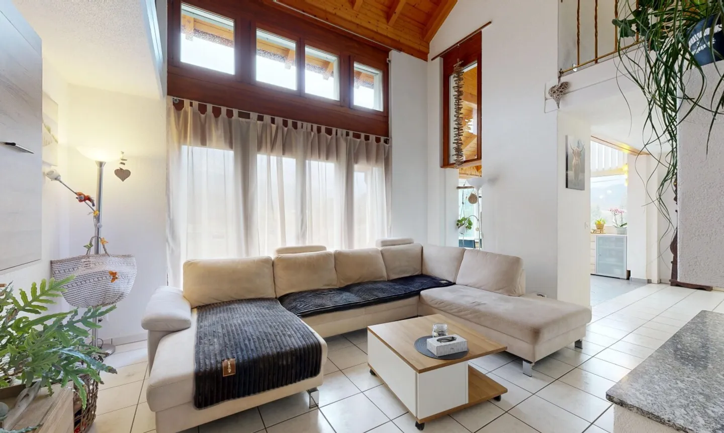 Una villa immersa nella luce, sospesa tra cielo e montagne - Foto 8 di 11