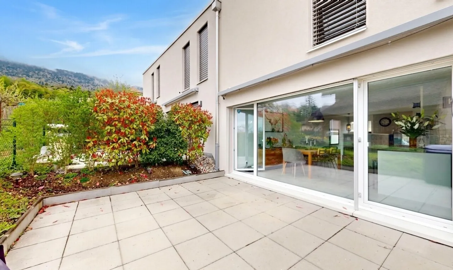 Reihenhaus mit privatem Garten und Blick auf den See! - Foto 1 von 11