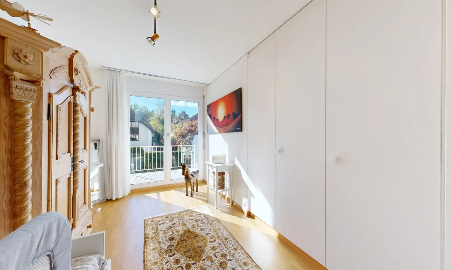 Bright 6.5-Room Townhouse in Attractive Location - Photo 8 of 11