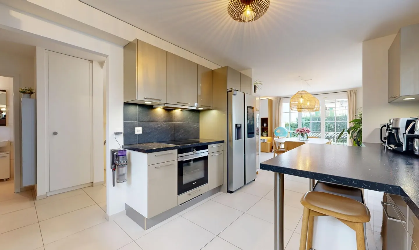 Renovated family house with master suite and southeast garden - Photo 9 of 11
