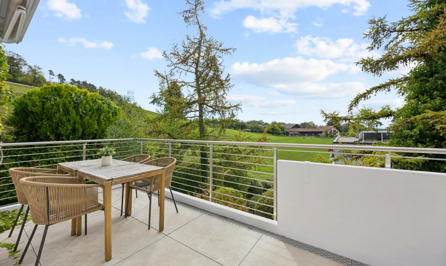 Appartement exclusif de 4,5 pièces avec vue panoramique dégagée - Photo 2 sur 11