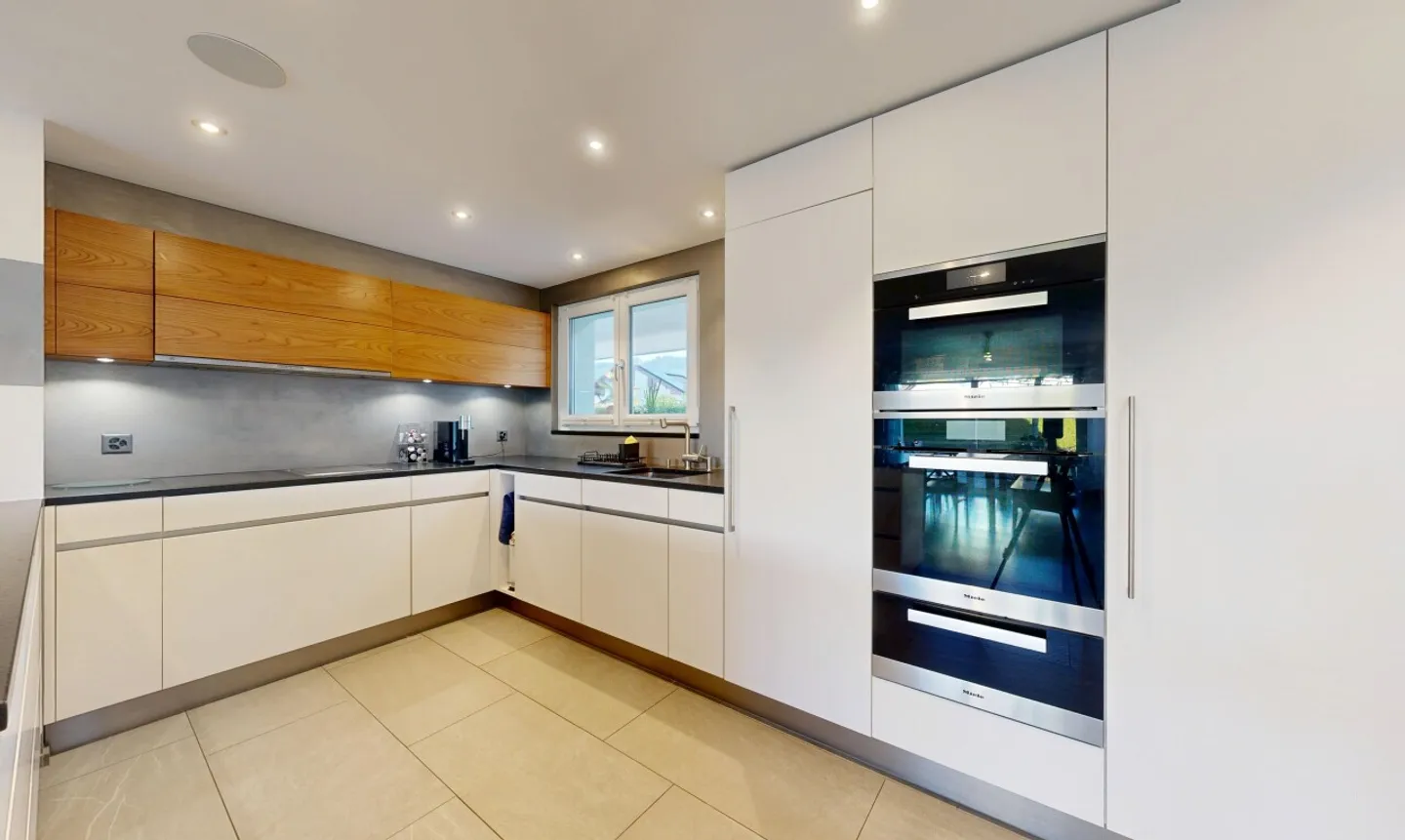 Family house with plenty of space, winter garden and sunny terrace - Photo 5 of 11