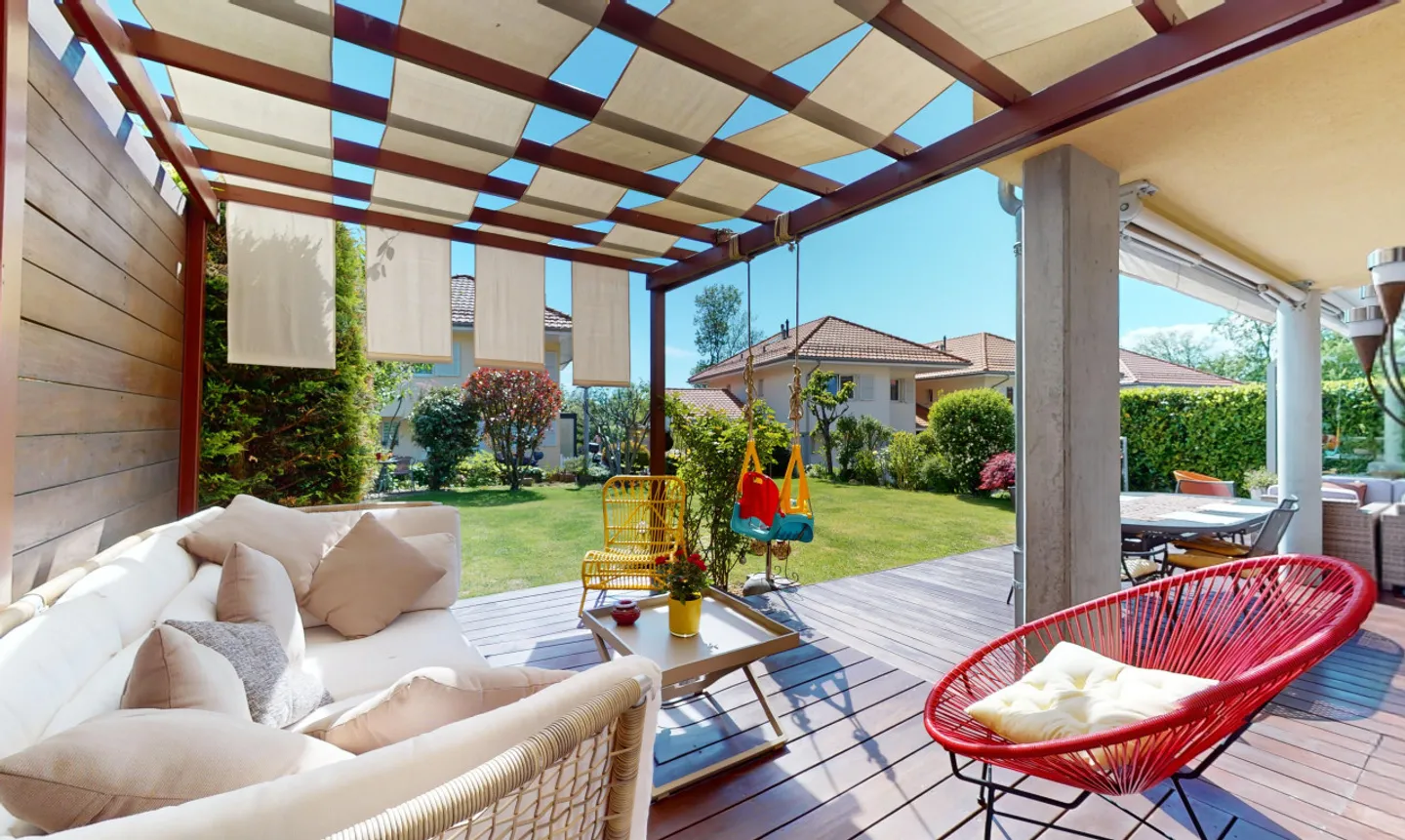 Peaceful neighborhood located on the edge of a forest - Photo 1 of 13