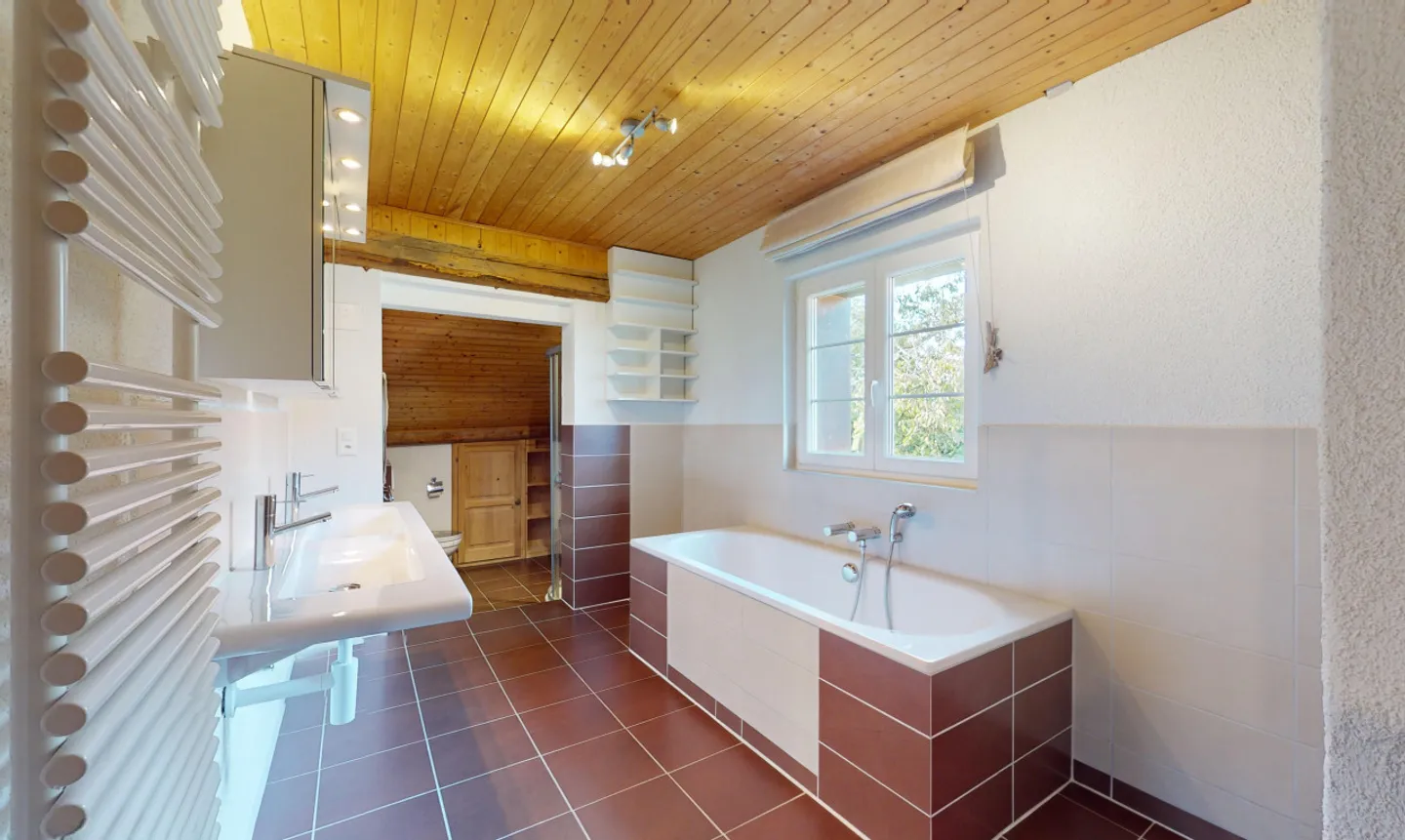 Maison familiale avec jardin - Photo 9 sur 13