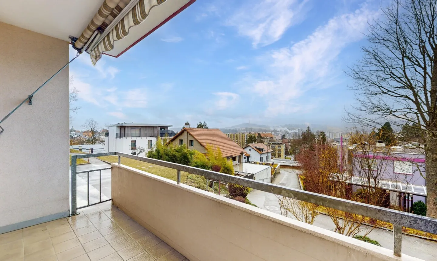 Bright 4-room apartment in the heights of the city with balcony + garage - Photo 5 of 13