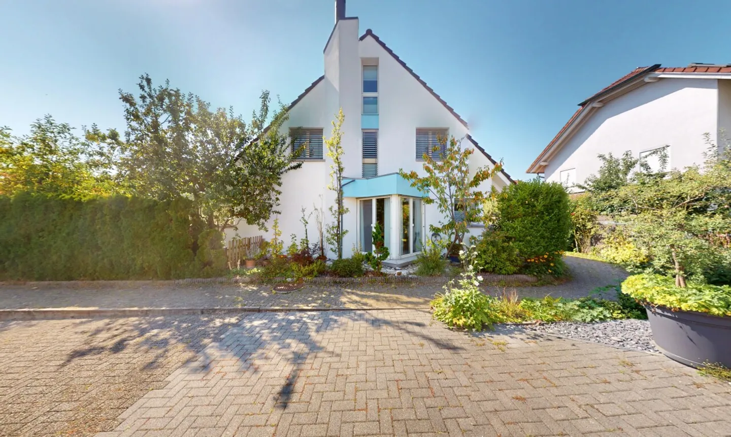 Casa bifamiliare di 5,5 stanze con veranda, giardino e 2 posti auto in garage - Foto 1 di 11