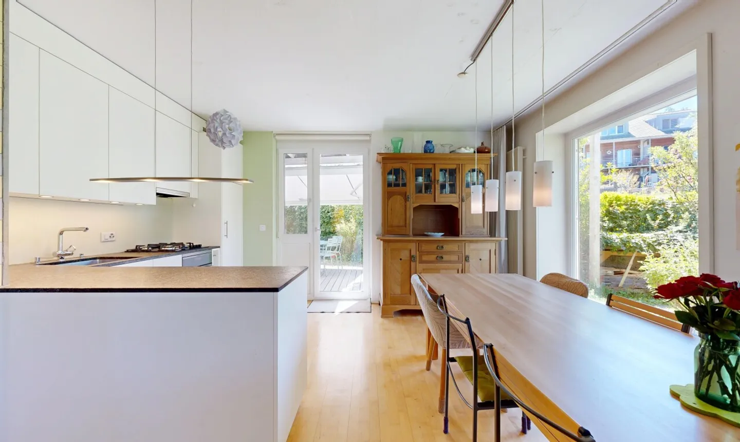 7.5-Room Corner House in Rüfenach: Plenty of Space for Family and Home Office - Photo 4 of 11