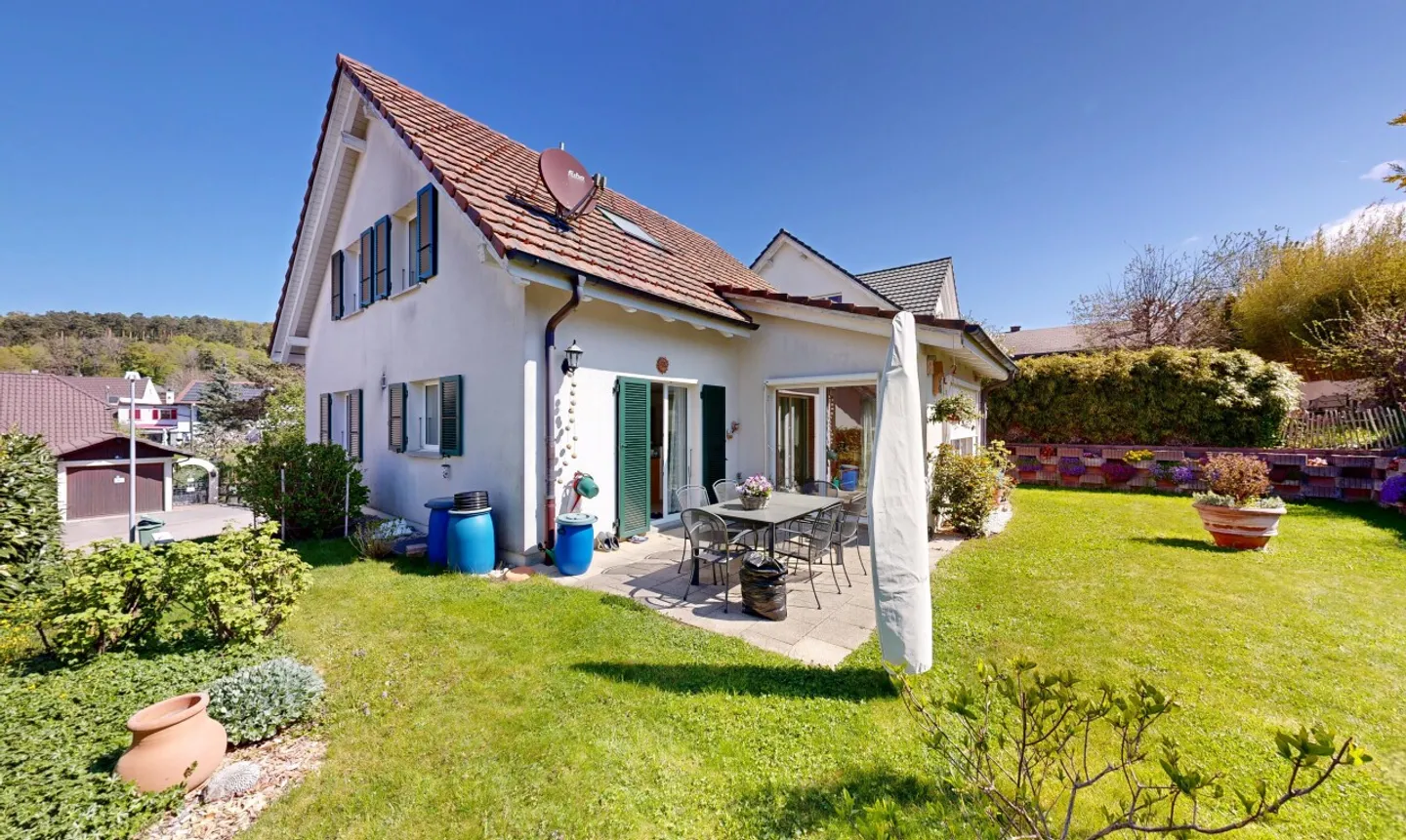 Maison individuelle spacieuse de 5,5 pièces dans un emplacement idyllique - Photo 2 sur 11