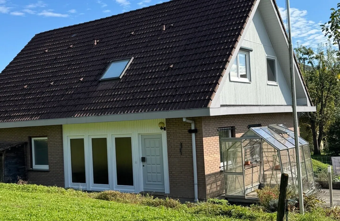 Charmantes Familienhaus mit Garten - Foto 3 von 13