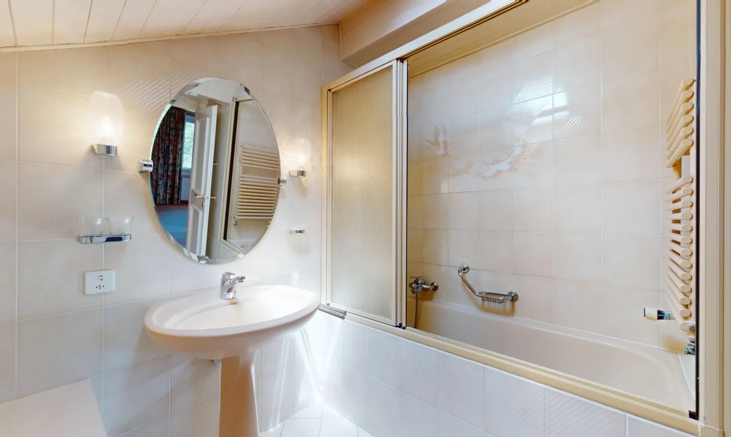 Fascino e spazio: casa con vista libera sul lago e sulle montagne - Foto 12 di 13