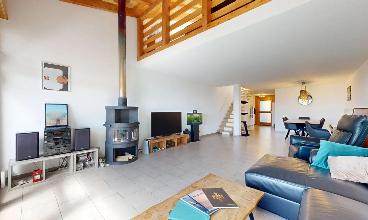 Maison de ville 5.5 pièces avec excellent aménagement et vue dégagée - Photo 4 sur 11
