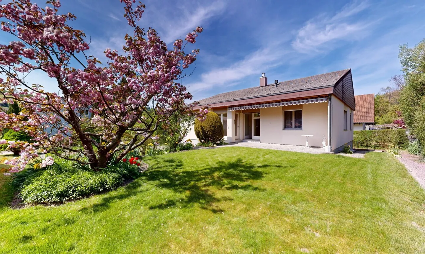 Charmantes Einfamilienhaus mit Garten - Foto 1 von 11