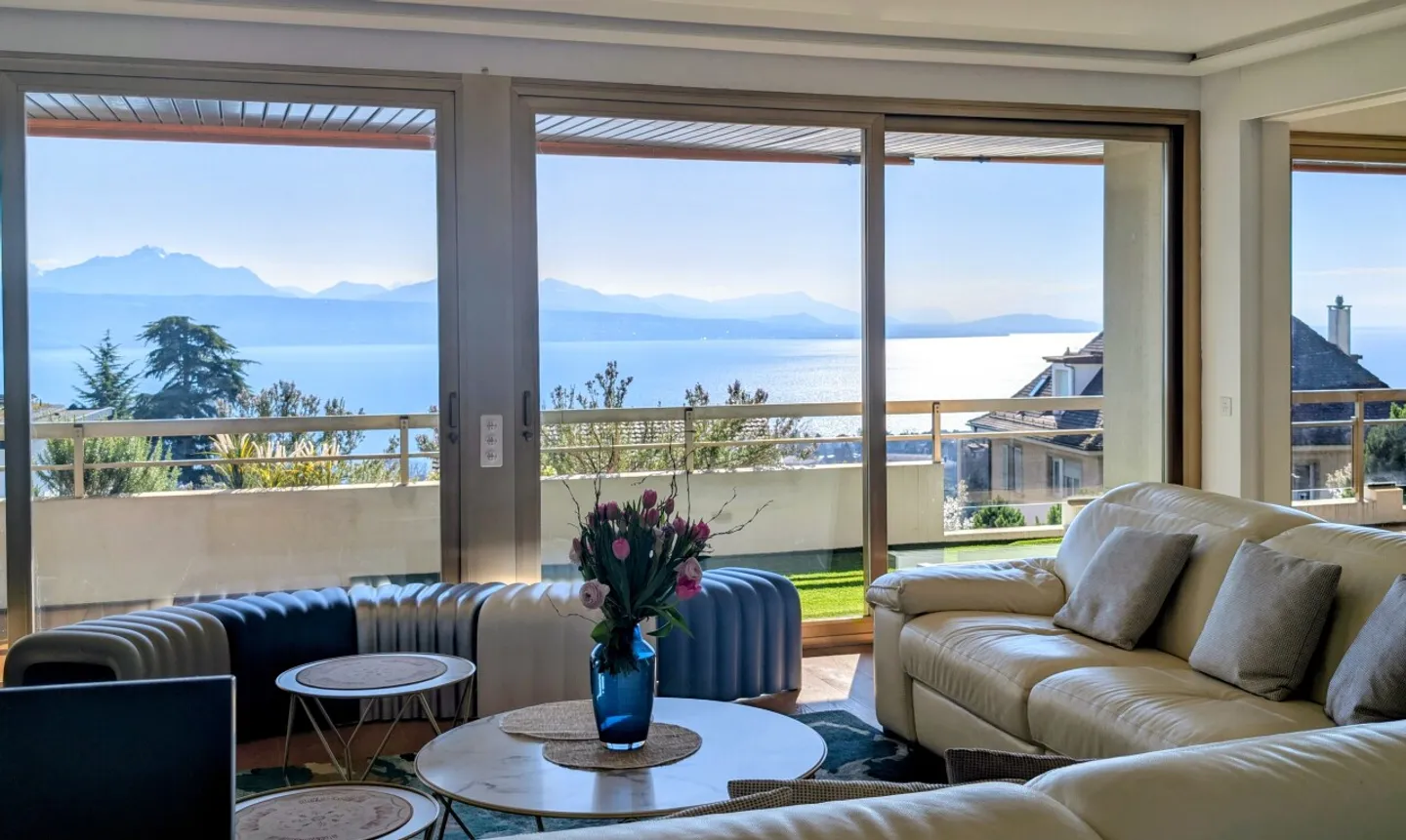 Large 4.5-room apartment with panoramic lake view in Pully - Photo 5 of 11