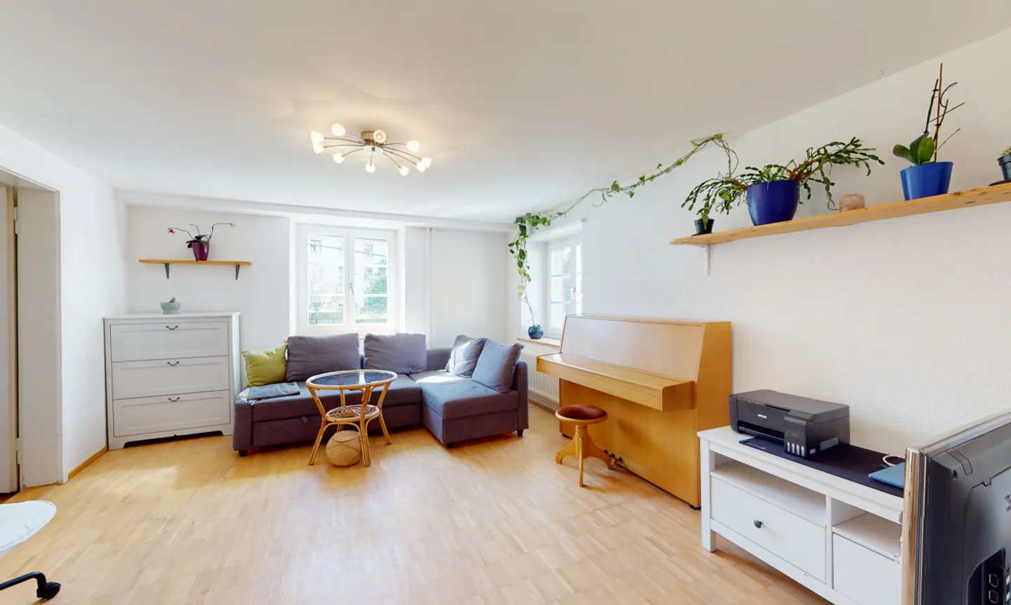 Detached multi-family house with 3 apartments & studio in Füllinsdorf - Photo 3 of 13