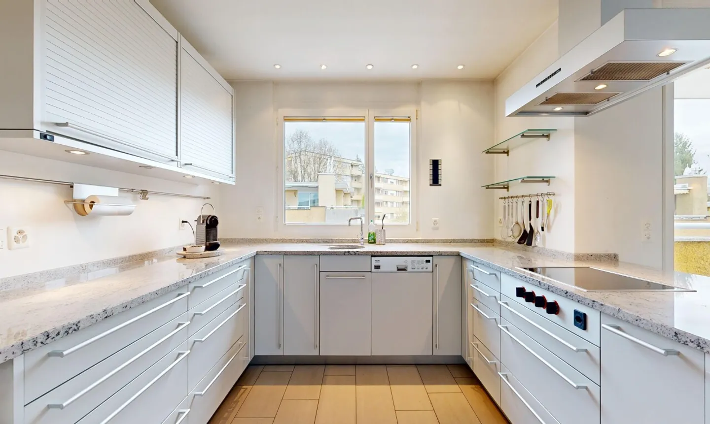 Stylish Attic Apartment with Terrace - Photo 7 of 11