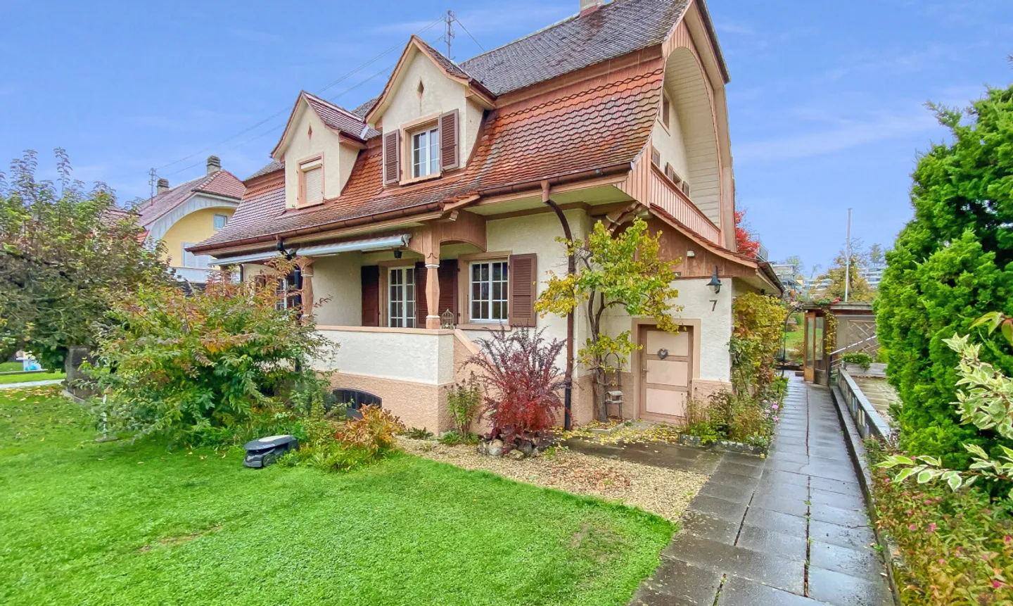 Living with Character - Semi-Detached House in Ostermundigen - Photo 3 of 11