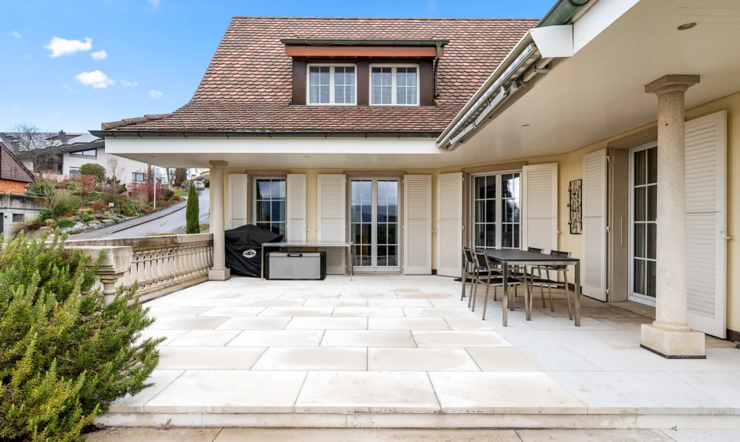 Lusso e charme uniti - Proprietà da sogno a Oberwil - Foto 1 di 11