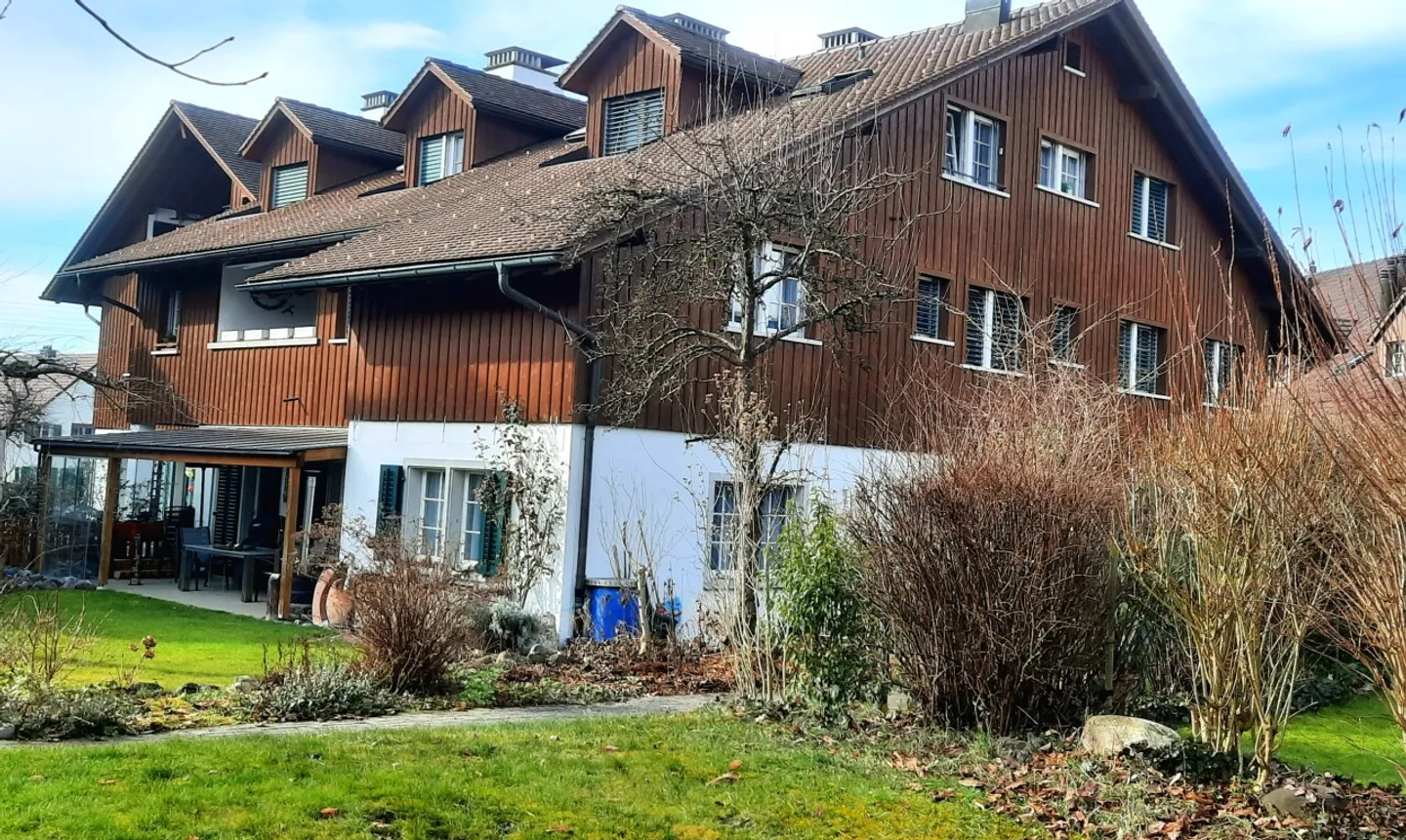 Appartement spacieux avec revenu locatif - Photo 1 sur 13