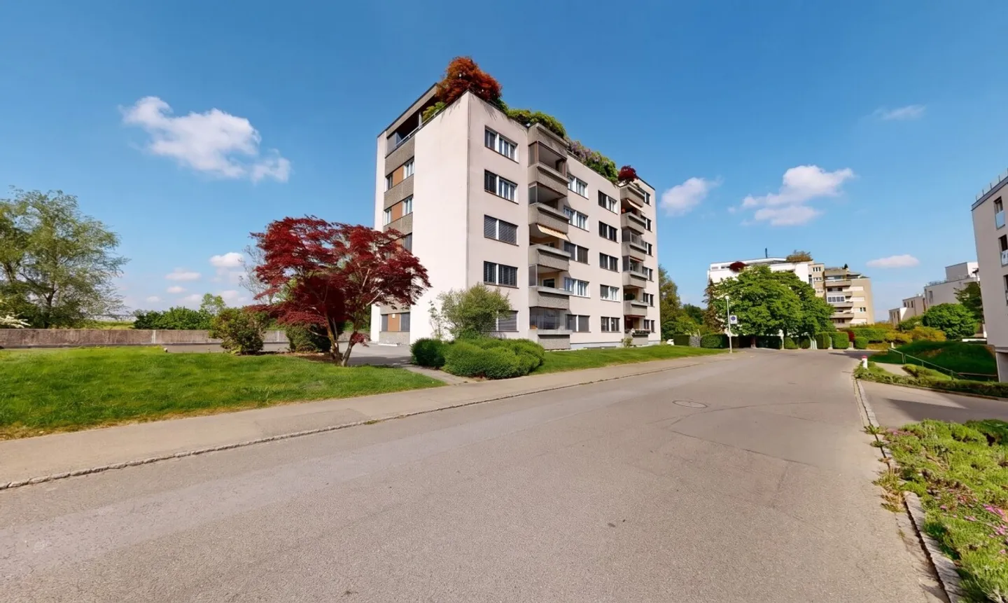 Appartement spacieux de 4,5 pièces avec un grand potentiel dans un emplacement calme - Photo 1 sur 11