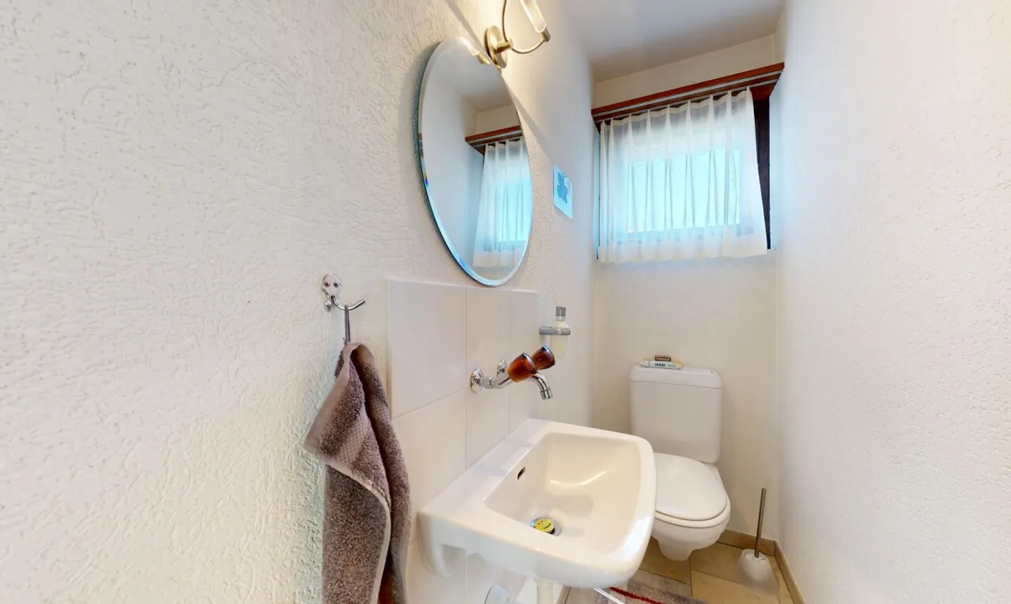 House with unique architecture and large garden paradise - Photo 9 of 11