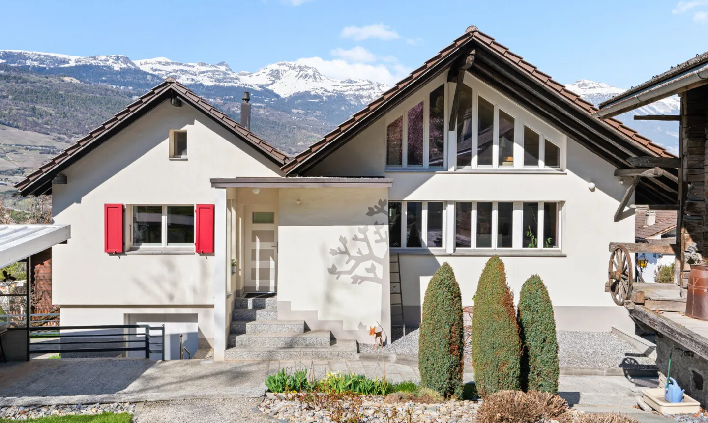 Außergewöhnlicher Immobilienkomplex Architektenhaus + Raccard + Räumlichkeiten - Foto 3 von 11