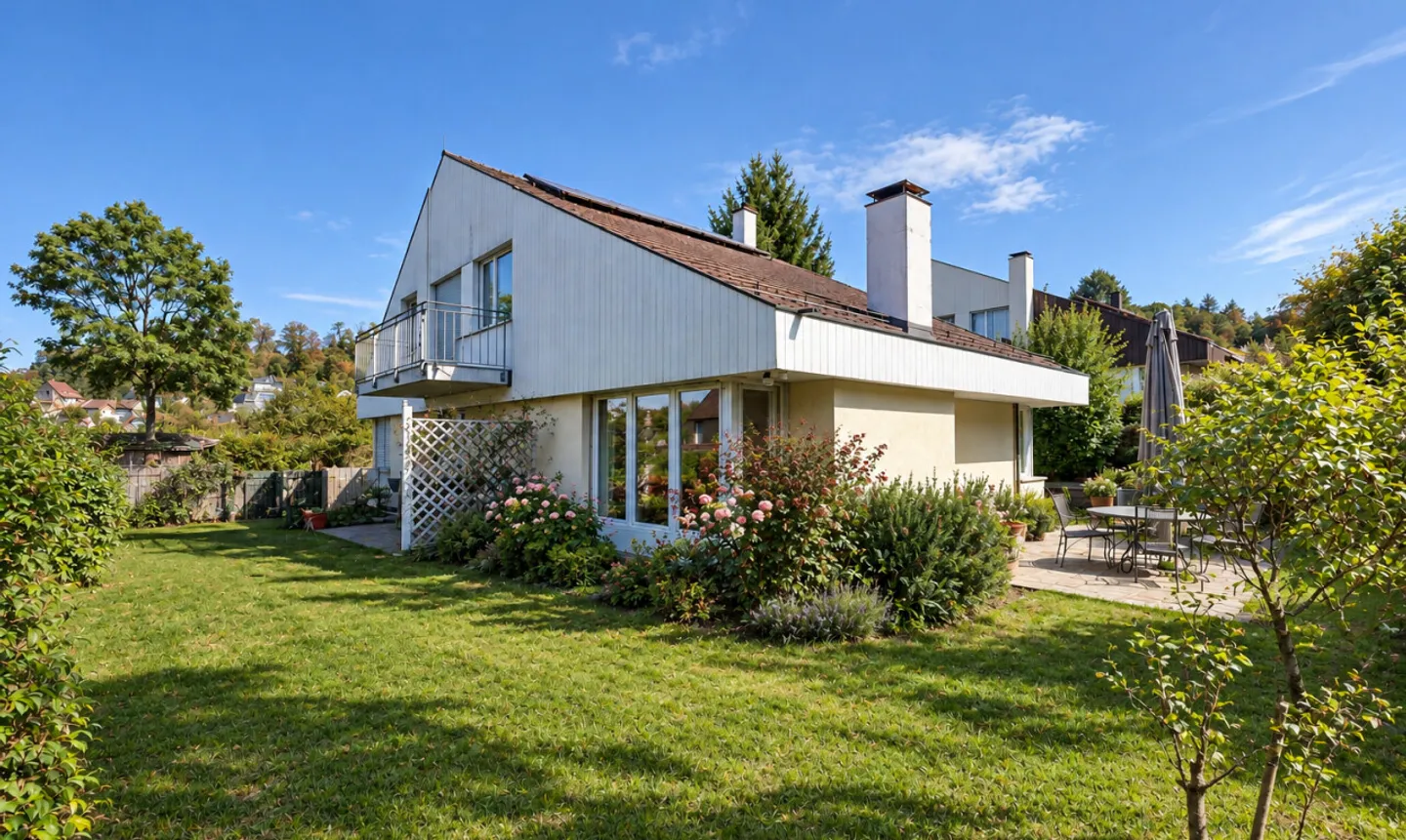 Spacious Single-Family Home in Desirable Location with Garden Idyl (in Building Law) - Photo 1 of 11