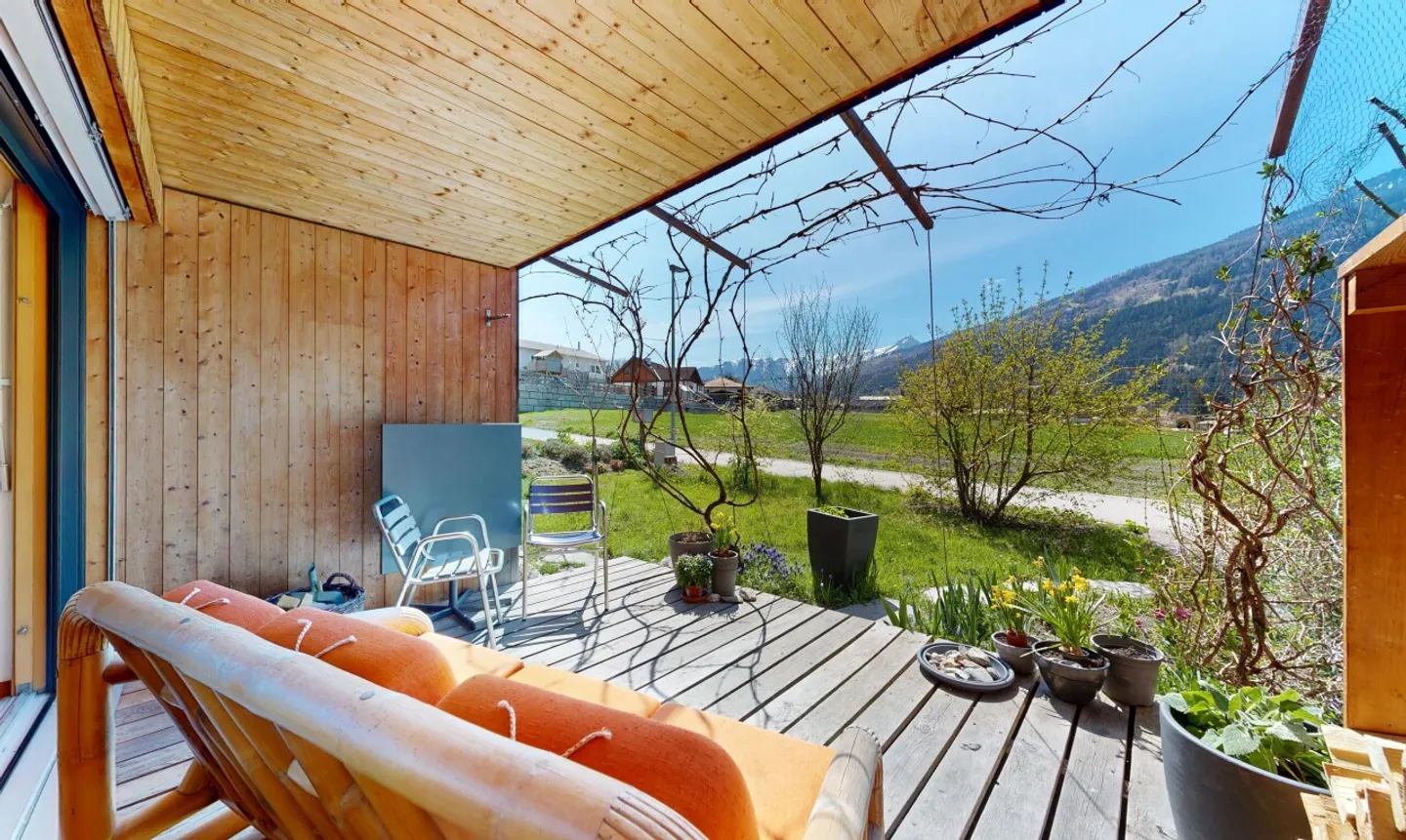 Casa elegante con giardino naturale - Foto 8 di 11