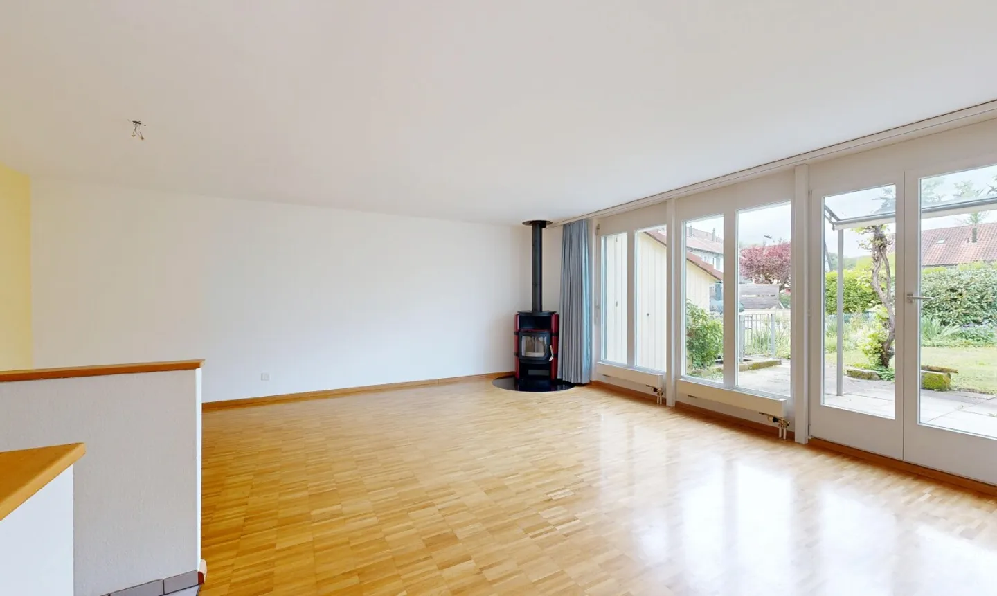 Maison d'angle de 5,5 pièces avec jardin idyllique dans un quartier familial - Photo 4 sur 11