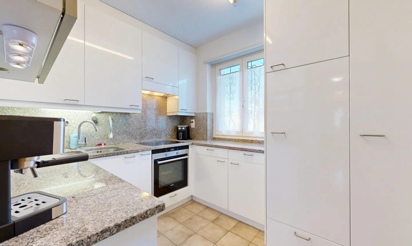 Freistehendes Einfamilienhaus auf grosszügigem Grundstück in Rümlang - Foto 8 di 11