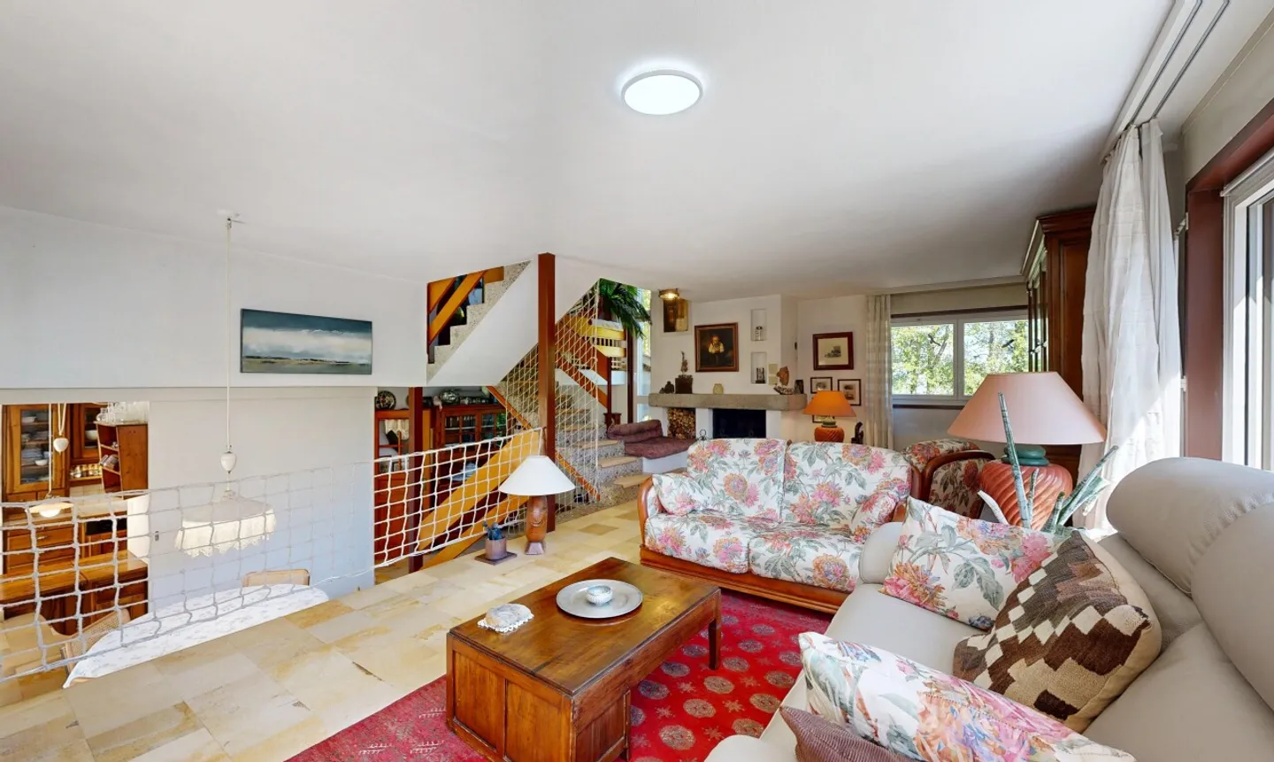 Architect-designed villa with large garden and unique potential! - Photo 4 of 11
