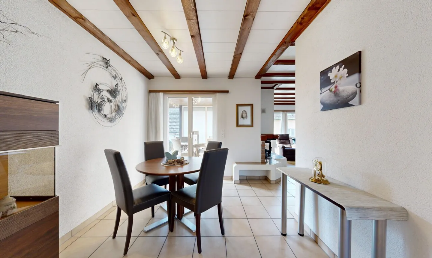 Casa familiare con giardino e doppio garage a Grenchen - Foto 7 di 11