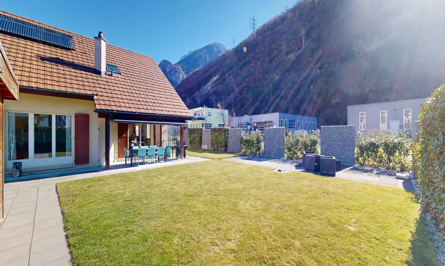 Charming 5.5 room family home with large garden - Photo 2 of 11