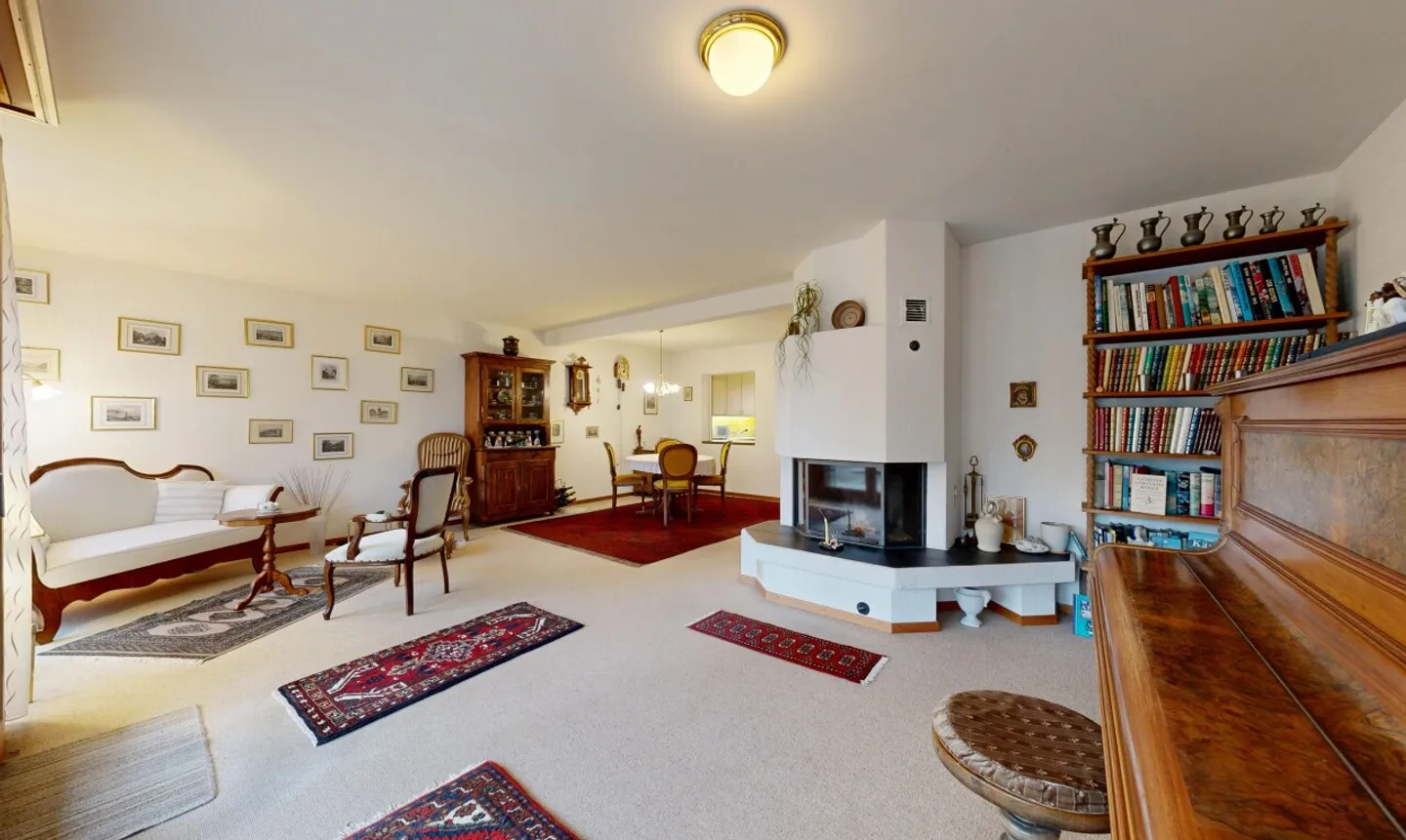 Terraced house with plenty of space for living and working - Photo 3 of 11