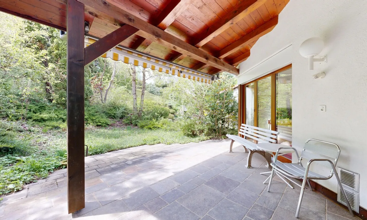 Well-maintained 6-room semi-detached family house in a preferred location - Photo 4 of 13