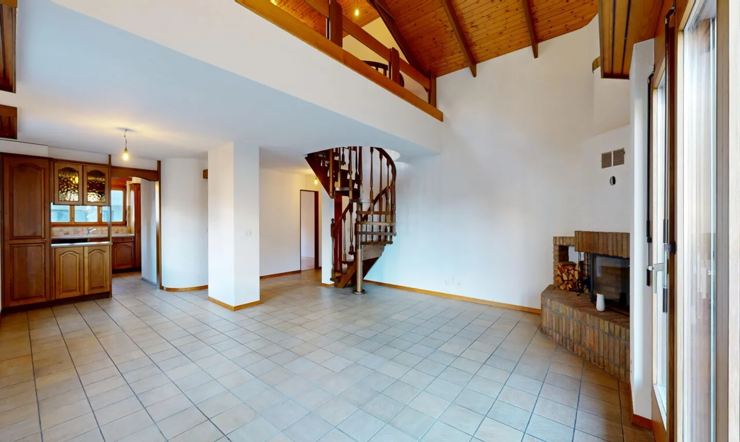 Ampio appartamento duplex di 5 stanze con vista sulle montagne – Ideale per famiglie - Foto 7 di 11