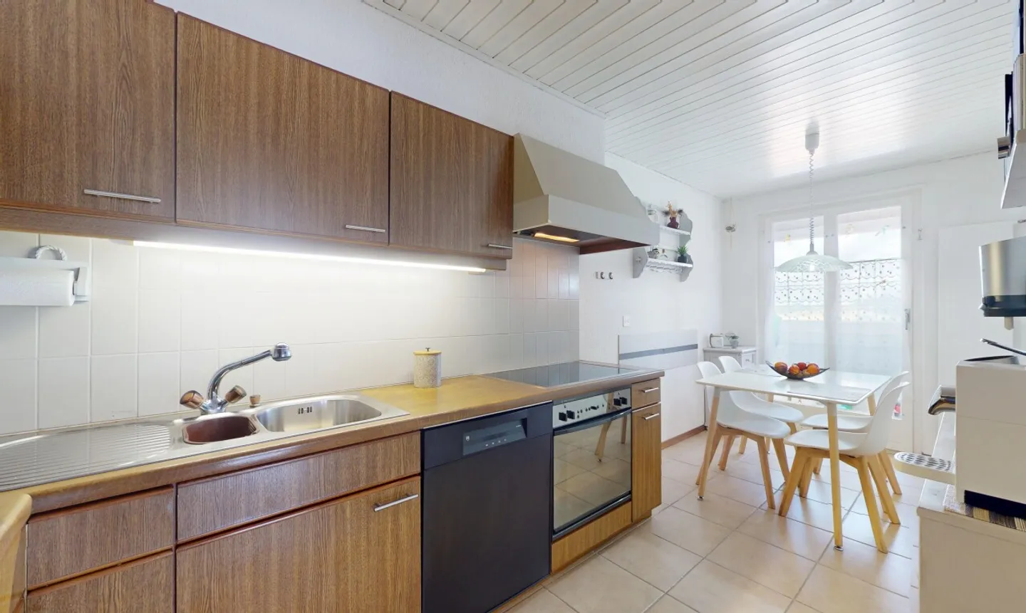 Helle 3,5-Zimmer-Wohnung mit atemberaubendem Blick und Garagenbox - Foto 8 von 11