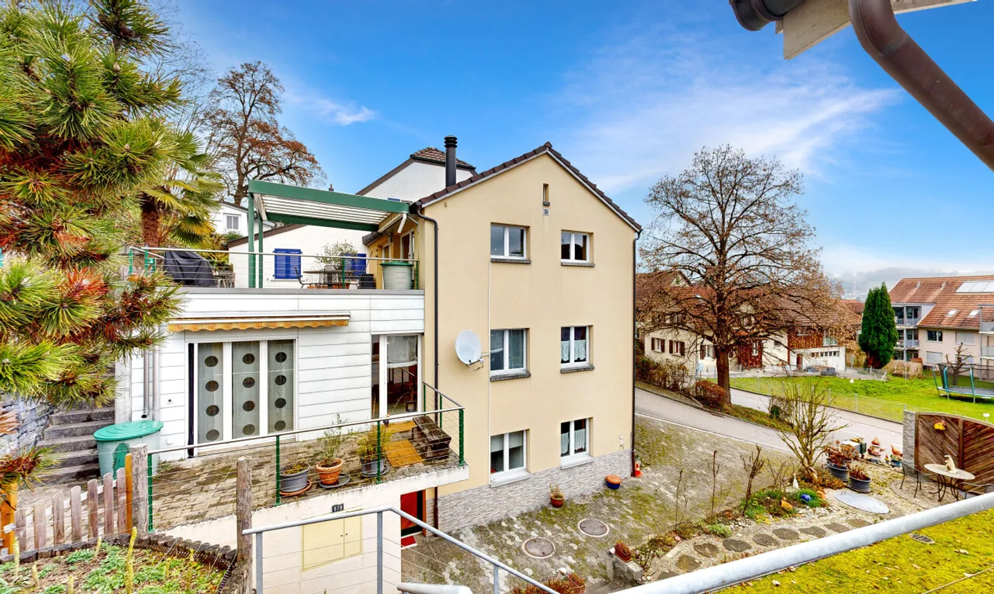 Geräumiges Doppelhaus mit Aussicht - Foto 2 von 11