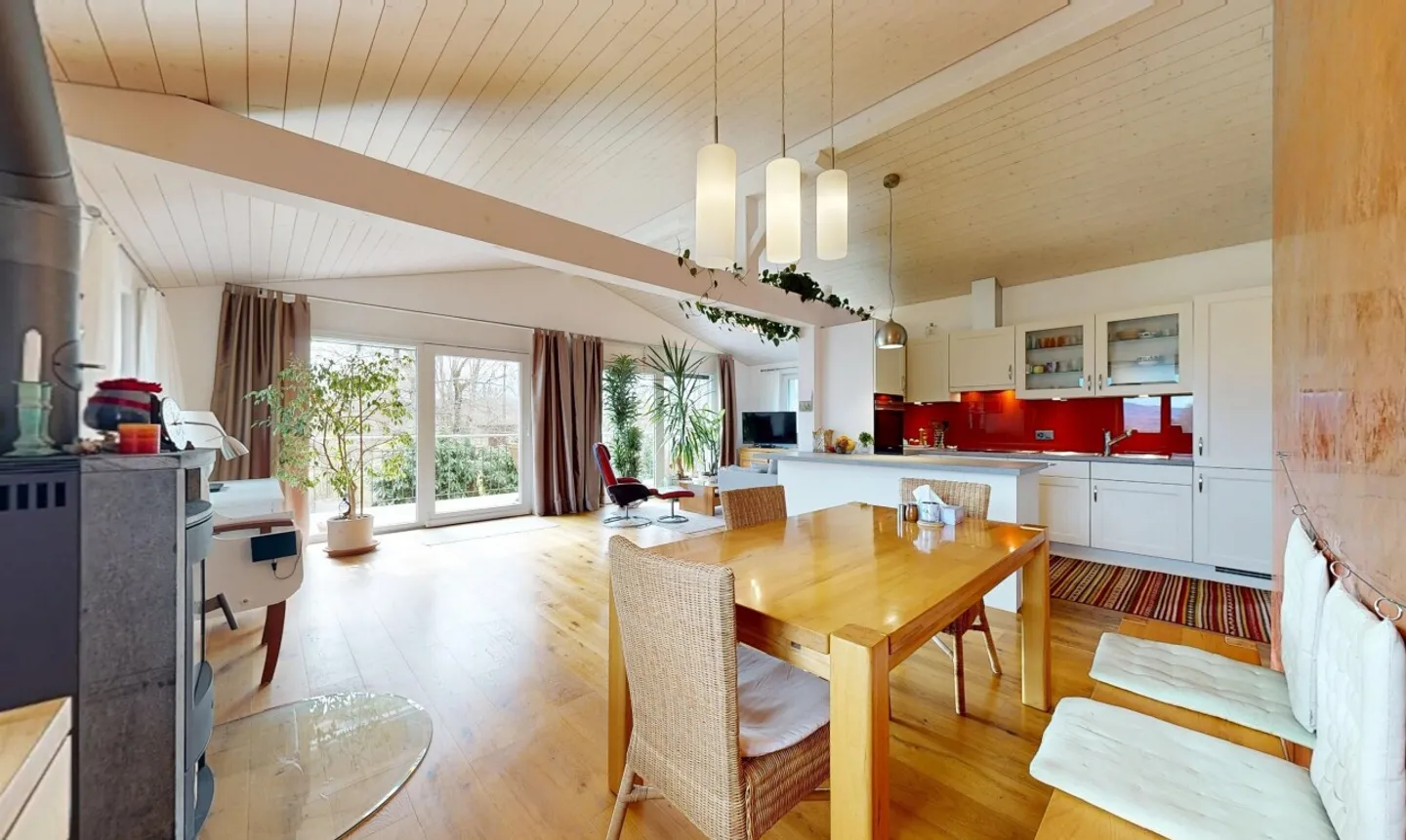 House surrounded by nature on 2540 m² - Photo 4 of 11