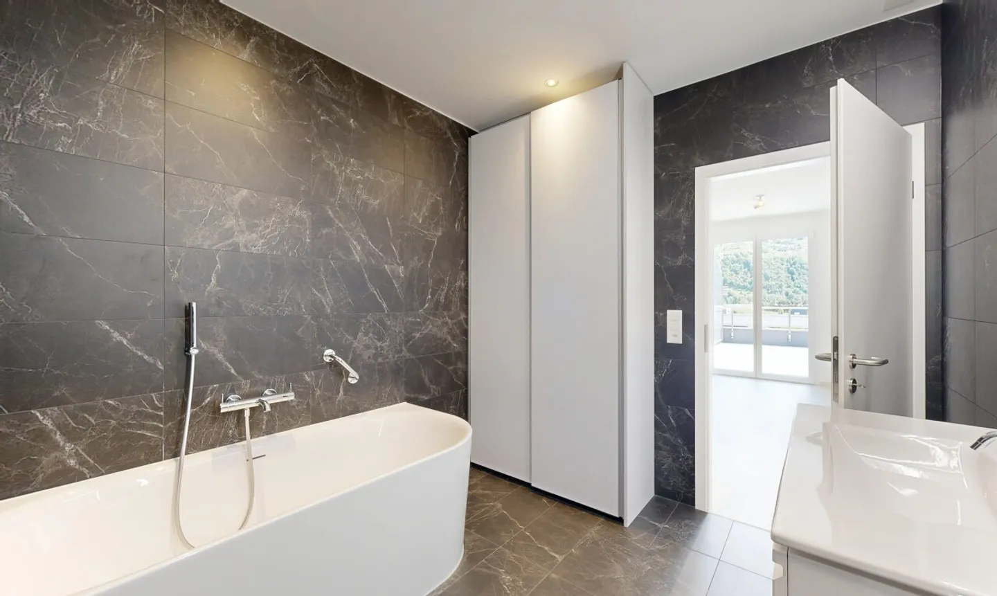 Exceptional penthouse with large terrace in Sion - Photo 8 of 11