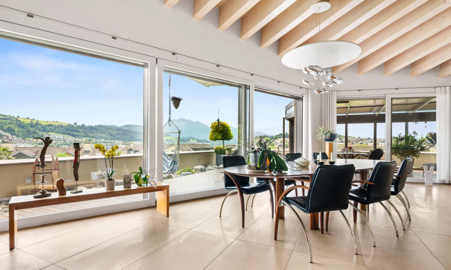 Exklusive Villa mit Wellnessbereich und Panorama-Aussicht - Foto 7 von 11